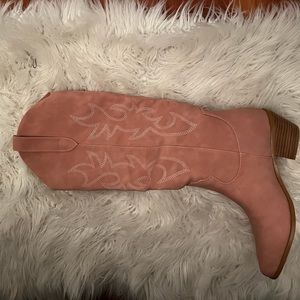 Pink cowgirl boots never worn!